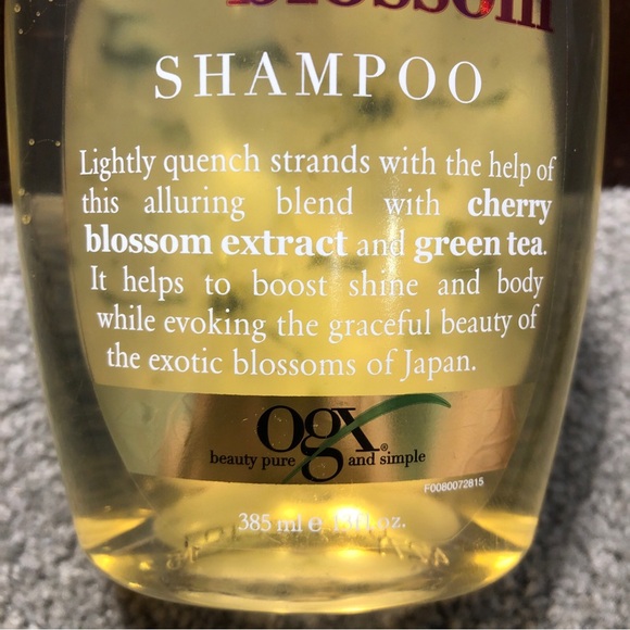 OGX Heavenly Hydration + Cherry Blossom Shampoo with Green Tea, 13oz - Picture 2 of 8